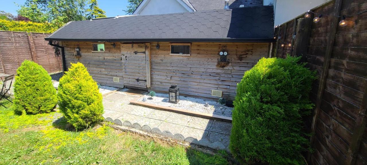 Lazy Lodge Glamping Pod With Hot Tub พอร์ตลอยส์ ภายนอก รูปภาพ